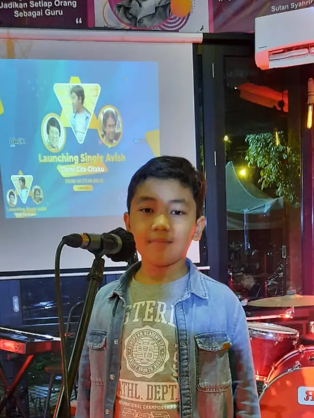 Penyanyi Avish
