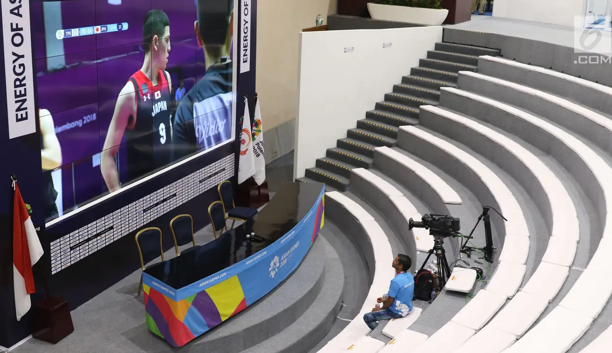 Kondisi ruang konferensi pers yang ada di Main Press Centre Asian Games 2018 di JCC, Jakarta, Selasa (14/8). Asian Games 2018 berlangsung hingga 2 September mendatang. (Liputan6.com/Helmi Fithriansyah)