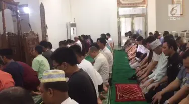 Libur sehari, Timnas U-18 melaksanakan Shalat Jumat di Kedutaan Indonesia, di Yangon.