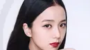 Jisoo BLACKPINK tampilan pesona khas oriental dengan winged liner dan Dior Addict 2023 [Dior]