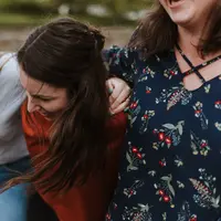 Menyiapkan remaja menghadapi tekanan teman sebaya, memastikan keamanan fisik, emosional, dan psikologis anak remaja. (Foto: Unsplash/Priscilla du Preez)