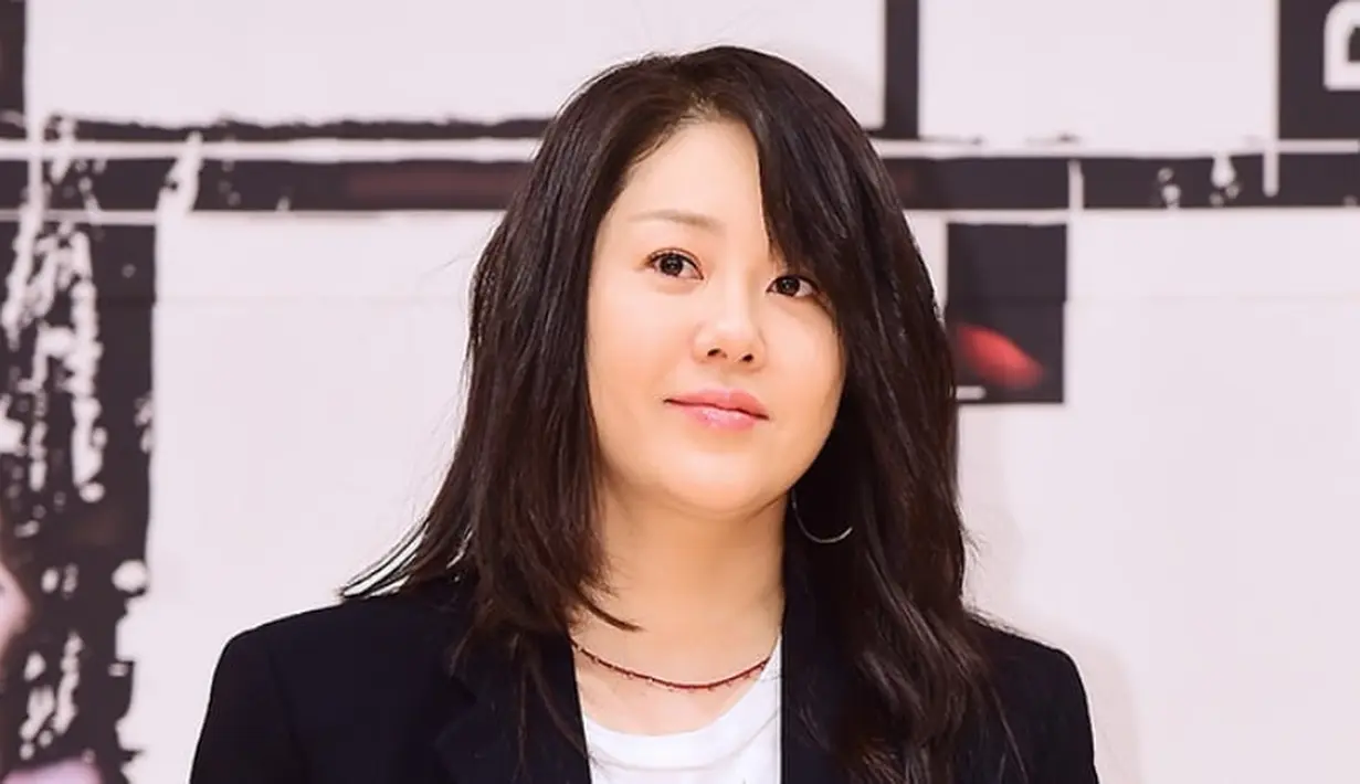 Go Hyun Jung pernah memberikan para staffnya Nitendo DS, jam tangan, jaket mewah, dan masih banyak lagi. (Foto: Soompi.com)
