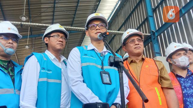 Dirut PLN, Darmawan Prasodjo, Menerangkan TPSA Bagendung Memproduksi BBJP Pengganti Batu Bara. (Selasa, 29/11/2022). (Yandhi Deslatama/Liputan6.com).