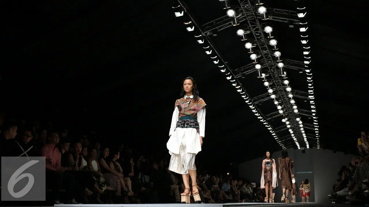 Kaleidoskop Oktober 2016: Panggung Jakarta Fashion Week 2017