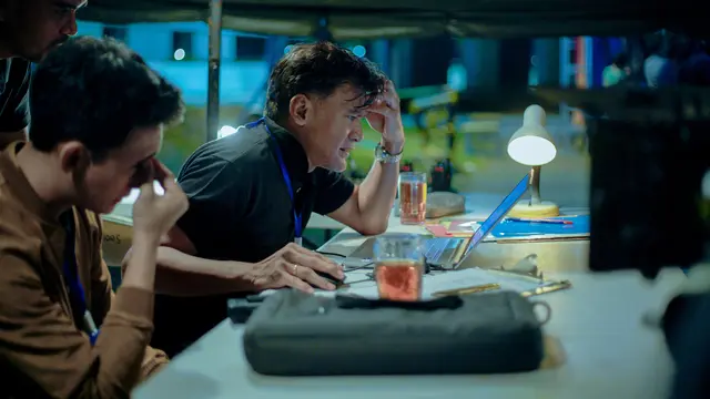 Donny Damara sebagai Langit Mendung dalam film Kembang Api. (Foto: Dok. Falcon Pictures)