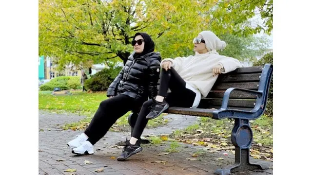 5 Gaya Syahrini dan Aisyahrani Saat Liburan di Luar Negeri, Kompak Banget