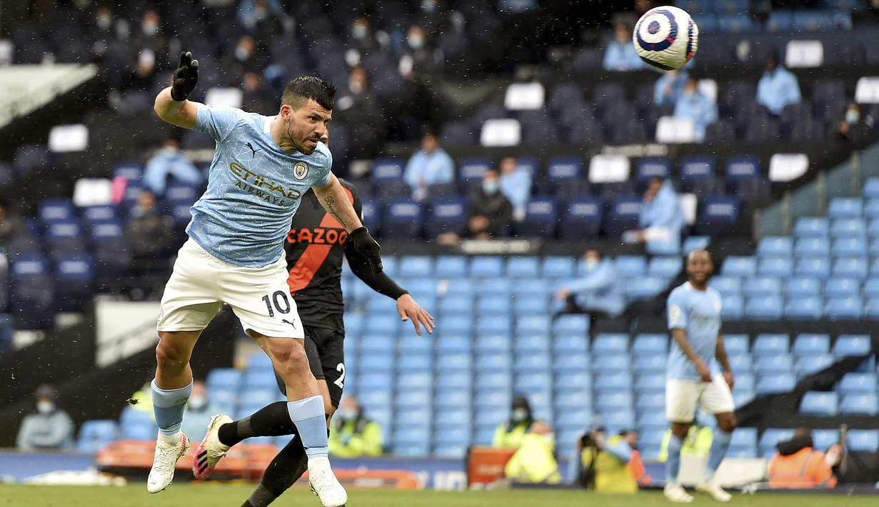 Posisi runner-up daftar pencetak gol terbanyak pada laga antara Manchester United dan City ditempati Sergio Aguero. Sepanjang berseragam City, Aguero mencetak sembilan gol ke gawang United. (Peter Powel/Pool via AP)