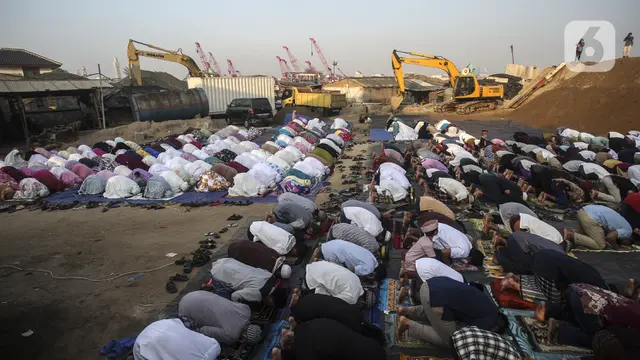 FOTO: Salat Idul Adha Saat PPKM Darurat di Jakarta