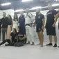 Martijn de Jong bersama instruktur Tatsujin MMA (Liputan6.com/Marco Tampubolon)