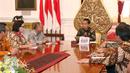 Presiden Joko Widodo (Jokowi) dan empat pimpinan KPK melakukan pertemuan di Istana Merdeka, Jakarta, Jumat (5/5). Pertemuan dengan Presiden merupakan permintaan dari pimpinan KPK untuk memberikan masukan kepada Jokowi. (Liputan6.com/Angga Yuniar)