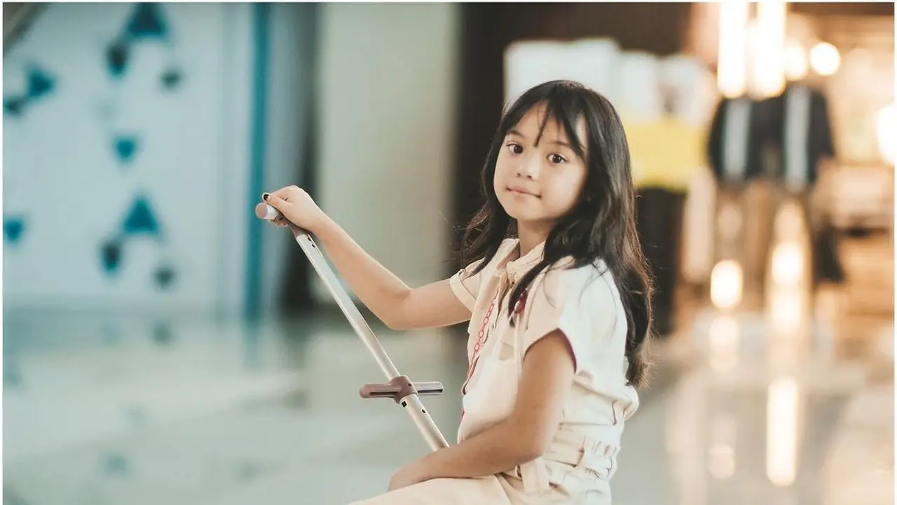 Gaya Cantik Gempita Nora, Putri Gading-Gisel, Costplay Jadi Pramugari Saat Liburan ke Korea Selatan