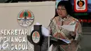 Menteri LHK, Siti Nurbaya memberikan keterangan saat Konferensi Pers di Kementrian LHK, Jakarta, Jumat (18/9/2015). Sepuluh perusahaan menjadi tersangka dalam pembakaran hutan yang menyebabkan terjadinya kabut asap. (Liputan6.com/Johan Tallo)