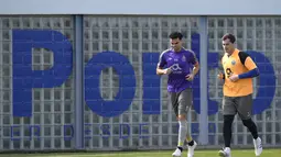 Casillas merasa tidak enak badan dan memilih untuk meninggalkan rekan-rekannya untuk menuju ruang ganti. (AFP/Miguel Riopa)
