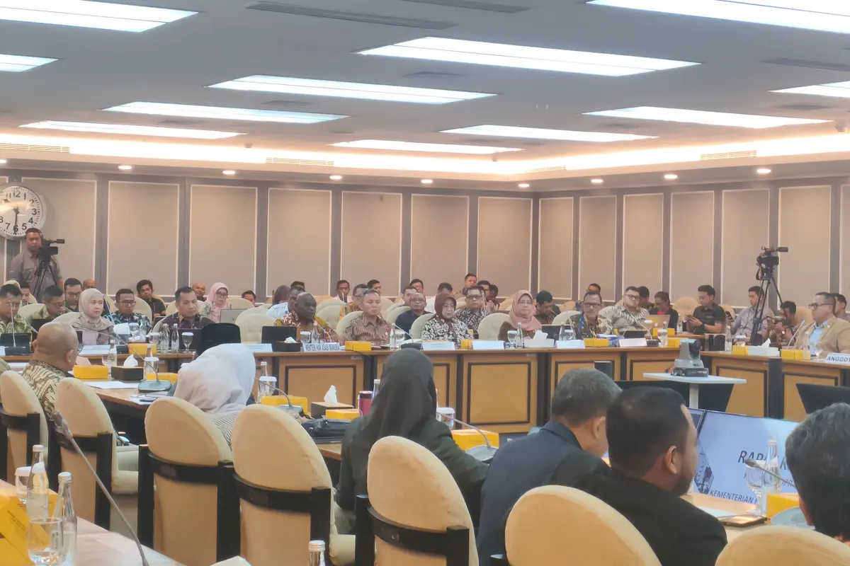 Komisi XIII DPR RI menggelar rapat dengar pendapat dengan Menteri Hak Asasi Manusia (HAM) Natalius Pigai, pada Kamis (31/10/2024). (Delvira Hutabarat).