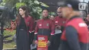 Aktris Mikha Tambayong dan komika Dustin Tiffani hadir dalam pengukuhan dan pelepasan kontingen Indonesia untuk SEA Games ke-32 Kamboja di Lapangan Kementerian Pemuda dan Olahraga (Kemenpora), Jakarta, Selasa (2/5/2023). (Liputan6.com/Herman Zakharia)