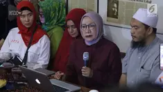 Ratna Sarumpet mengaku berbohong atas cerita dirinya yang dianiaya oleh orang tak dikenal. Ratna meneteskan air mata saat bercerita tentang cerita yang ia karang sendiri.