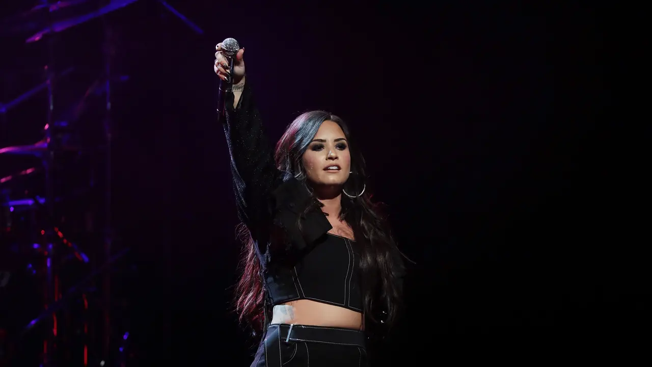 [Bintang] Demi Lovato Curhat Kecanduan Alkohol di Lagu Sober