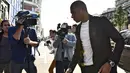 Penyerang Paris Saint-Germain, Kylian Mbappe tiba untuk menghadiri pertemuan dengan komite disiplin federasi sepakbola Prancis (FFF) di Paris, Kamis (20/9). Pertemuan membahas kartu merah yang didapat Mbappe saat menghadapi Nimes. (AFP/Lionel BONAVENTURE)