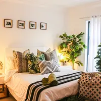 Kamar aesthetic kini bisa diwujudkan hanya dengan bujet minim. (Foto: Unsplash.com/Devon Janse Van Resnburg).