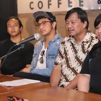 "Gue bocorin dulu deh Guest star-nya. Muka lama aransemen baru. Dulu di sebuah group sekarang sendiri," sahut Rama berteka-teki. (Adrian Putra/Bintang.com)