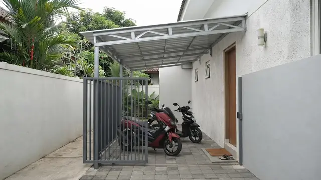 Desain Kanopi Samping Rumah untuk Area Penyimpanan Motor