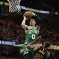 Aksi pemain Celtics, Jayson Tatum (0) melakukan tembakan saat diadang pemain Cavaliers, LeBron James (23) pada laga final Wilayah Timur NBA basketball di Quicken Loans Arena, Clevelan, (19/5/2018). Cavaliers menang 116-86. (AP/Tony Dejak)