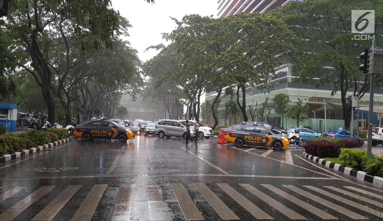 Foto Balkon Ambruk Polisi Tutup Akses Menuju Bei News Liputan6 Com