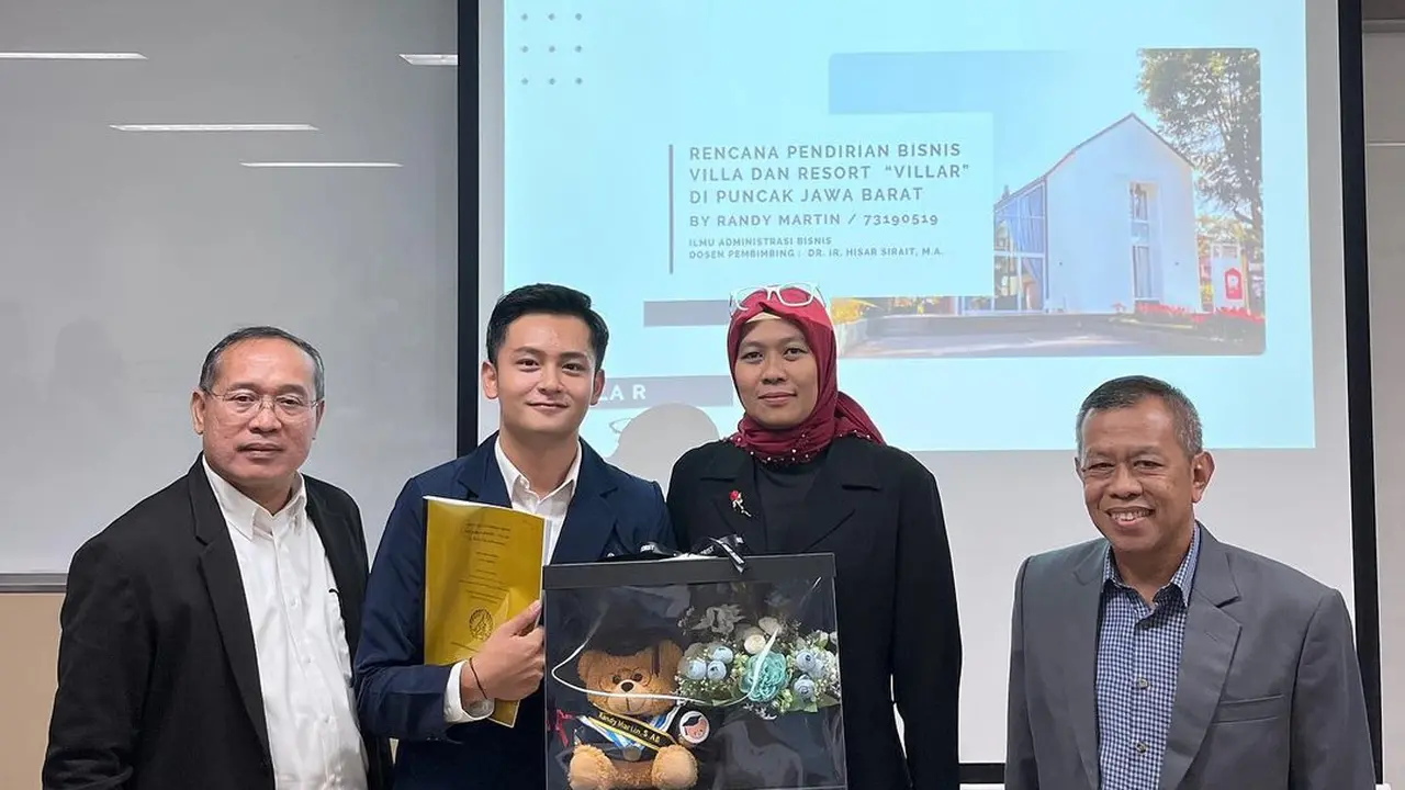 8 Momen Randy Martin Lulus Sarjana, Jalani Sidang Skrispsi dengan Lancar