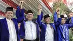 Ketua Umum Partai Amanat Nasional (PAN), Zulkifli Hasan (kedua kiri), Ketua Dewan Kehormatan PAN Amien Rais, Politisi PAN Hatta Rajasa dan Soetrisno Bachir saat acara buka puasa bersama di Widya Chandra, Jakarta, Sabtu (9/6). (Liputan6.com/Faizal Fanani)