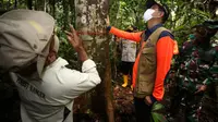 Kepala Badan Nasional Penanggulangan Bencana (BNPB) Doni Monardo saat mengunjungi kawasan konservasi alam yang berada di Pulau Nusakambangan, Kabupaten Cilacap, Jawa Tengah, Jumat (4/12/2020). (Ist)