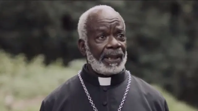 Father Michael Lewis diperankan Josephn Marcell dalam The Exorcism of God. (Foto: Dok. KlikFilm)