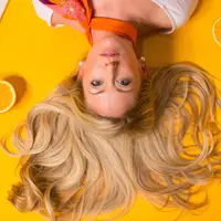 Jangan asal percaya dengan 5 mitos seputar ketombe berikut ini. Yuk kita simak ulasannya./ Photo by kyle smith on Unsplash