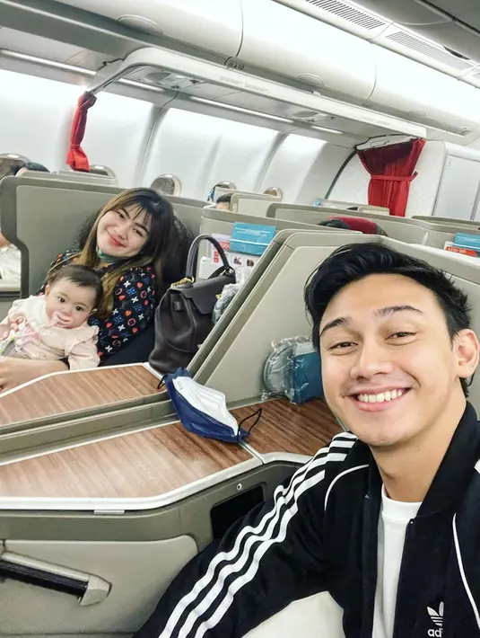 Sebelumnya, Caesar Hito sendiri sempat mengunggah momen bersa istri dan putri mereka saat akan bertolak ke Korea Selatan. Liburan pasangan selebriti ini pun tak lepas dari sorotan netizen. (Liputan6.com/IG/@hitocaesar)
