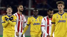 Gelandang Juventus, Federico Bernardeschi, melakukan selebrasi usai mencetak gol ke gawang Olympiakos pada laga Liga Champions di Stadion Georgios Karaiskakis, Rabu (6/12/2017). Juventus menang 2-0 atas Olympiakos. (AP/Thanassis Stavrakis)