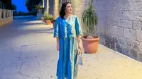 6 Gaya Shandy Aulia Pakai Blus Brokat Warna Biru Mint Saat Kunjungi Masjid Al-Aqsa