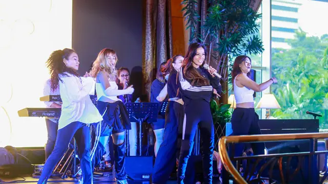 Penyanyi Shanty mempersiapkan penampilannya di malam tahun baru menyambut 2023. (Foto: Muhammad Akrom Sukarya/KapanLagi)