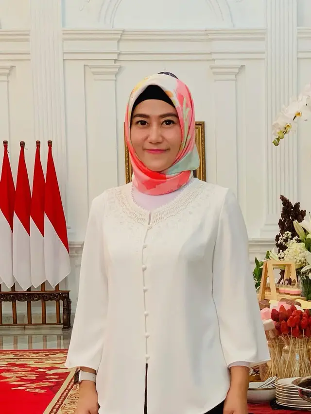 6 Potret Cantik Ajudan Iriana Jokowi, Mengaku Single dan Buat Netizen Heboh