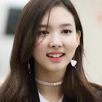 Nayeon TWICE baru-baru ini membuat fans kaget karena mengubah penampilannya. [Pinterest]