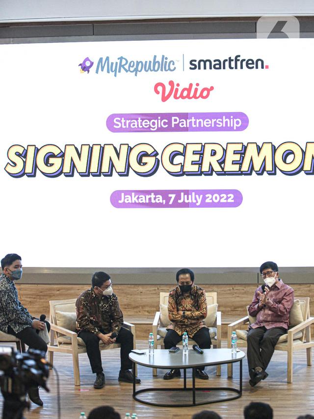 Vidio mengumumkan kerja sama strategis dengan penyedia layanan internet MyRepublic dan Smartfren. Kerja sama strategis itu ditunjukkan lewat penandatangan nota kesepahaman yang dilakukan dua perusahaan.