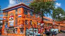 Suasana Jalan Marktweg di Den Haag, Belanda, didekorasi menjelang dimulainya Piala Dunia 2026, Selasa 9 Juni 2026. (AP Photo/Patrick Post)