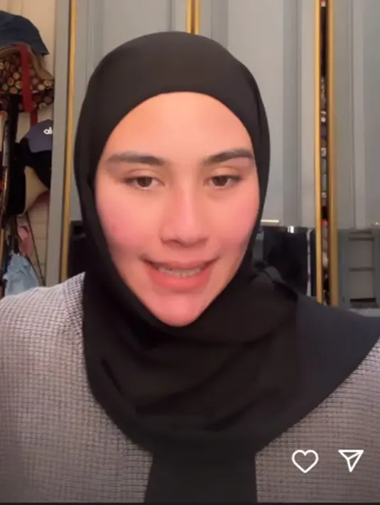 Gaya Hijab Syahnaz Sadiqah Usai Haji Pilih Model Simpel Foto