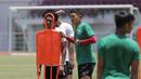 Latihan pemulihan pasca pertandingan yang digelar siang hari tersebut kerap dilakukan Timnas Indonesia. Pemilihan waktu antara jam 10 hingga jam 12 tak menjadikan hal itu sebagai halangan untuk berlatih. (Bola.com/Ikhwan Yanuar)