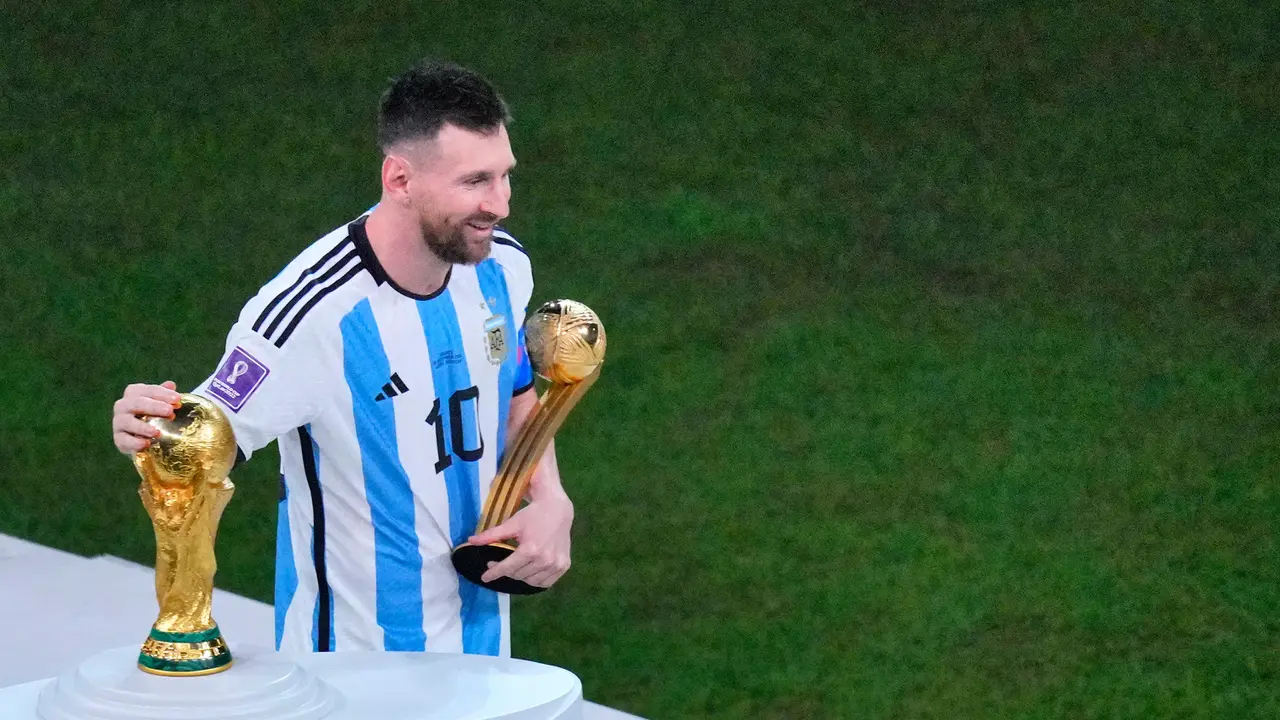 Lionel Messi Sabet Gelar Pemain Terbaik Piala Dunia 2022