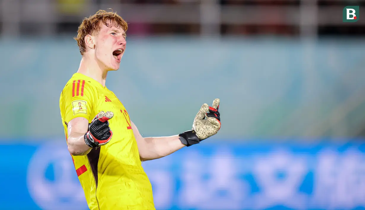 Konstantin Heide sendiri sudah dua kali beruntun jadi pahlawan kemenangan timnas Jerman U-17. Di babak semifinal, Heide juga berhasil mematahkan dua penalti pemain timnas Argentina U-17 2023. Sehingga Der Panzer berhasil melanjutkan perjalanan mereka ke final. (Bola.com/Bagaskara Lazuardi)