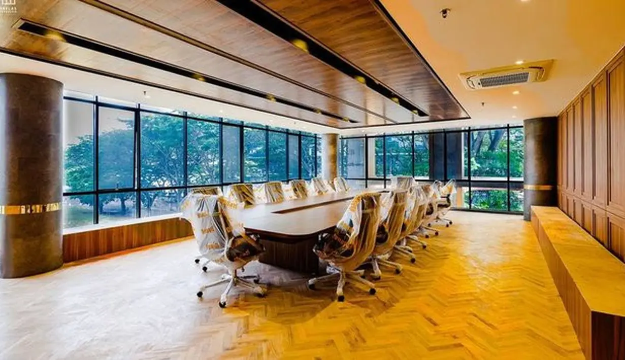 <p>RANS Office ini dilengkapi dengan ruang meeting yang luas. Pasti nyaman jika meeting di ruangan ini. [Foto: instagram.com/raffinagita1717]</p>