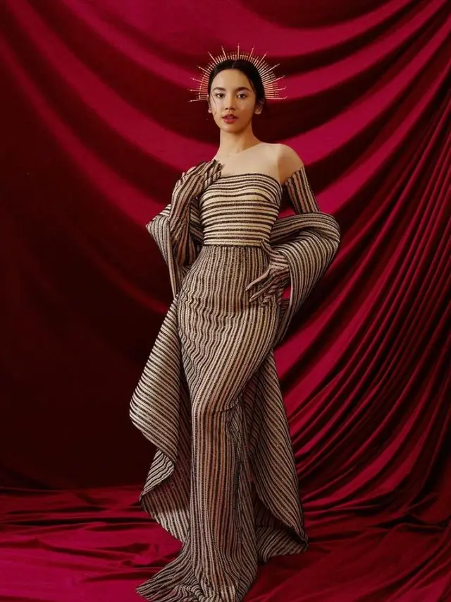 8 Gaya Pemotretan Terbaru Lyodra Ginting Pakai Dress dan Headpiece, Menawan bak Dewi