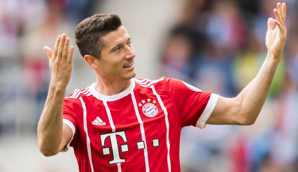 3. Robert Lewandowski (Bayern Munchen) - Mesin gol asal Polandia ini sudah dua kali menjadi top scorer Bundesliga. Berada di usia emas, musim ini menjadi kesempatan mantan bomber Dortmund itu mendulang banyak gol. (AFP/Robert Michael)