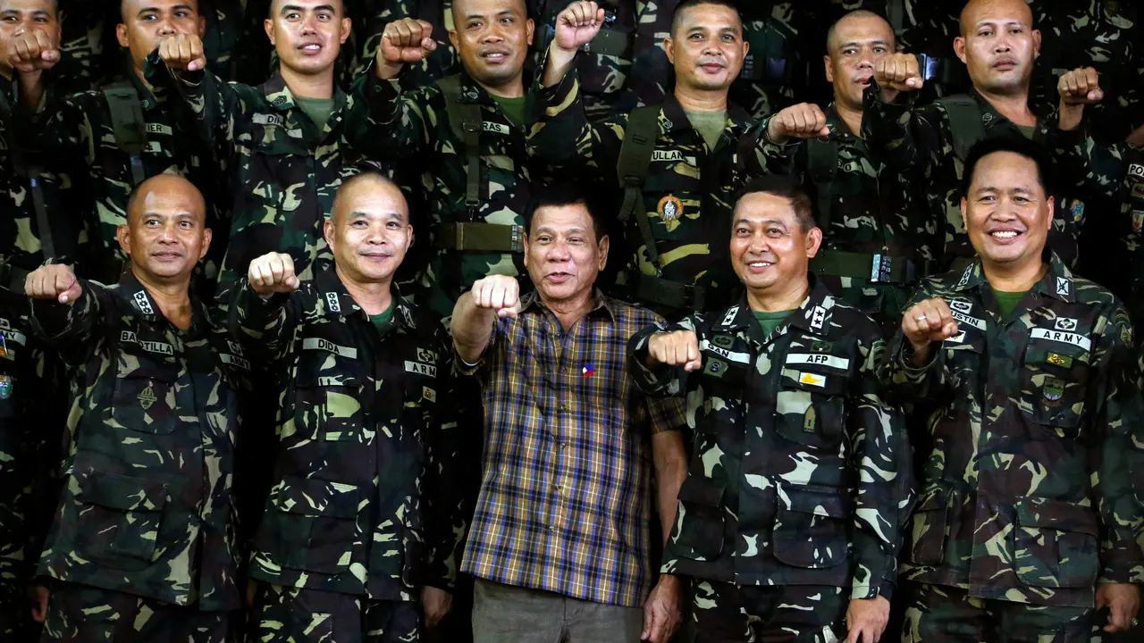 Presiden Filipina Rodrigo Duterte memerintahkan tentaranya untuk menghancurkan Abu Sayyaf
