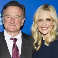 Robin Williams dan Sarah Michelle Gellar (via huffpost.com)