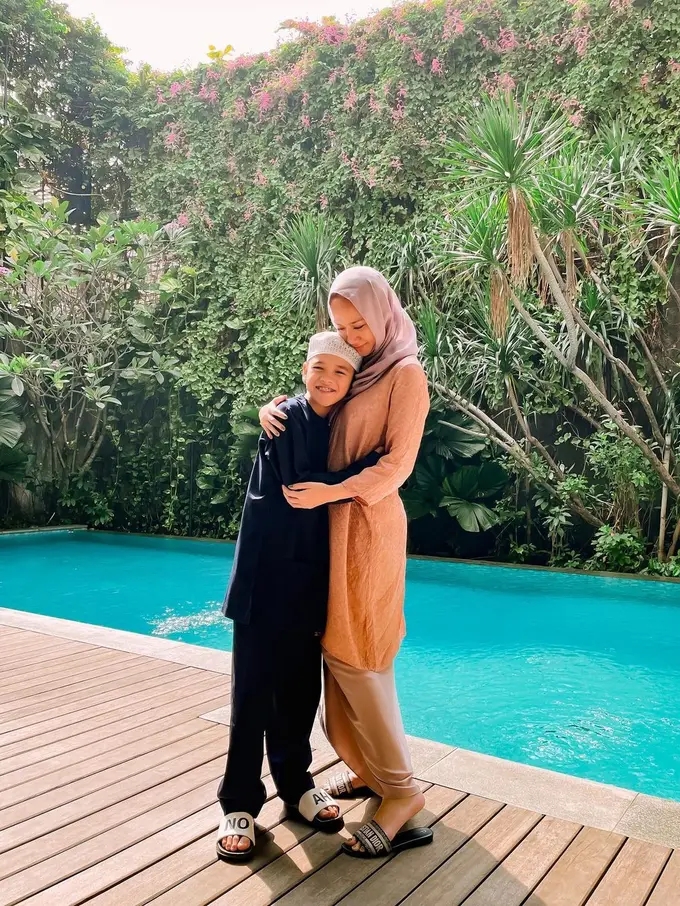 Gaya Kompak Outfit Lebaran BCL hingga Krisdayanti Bersama Keluarga